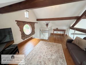 Mezzanine Sitting Area- click for photo gallery